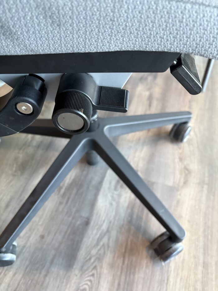 Steelcase Think Task Chair - Image 2
